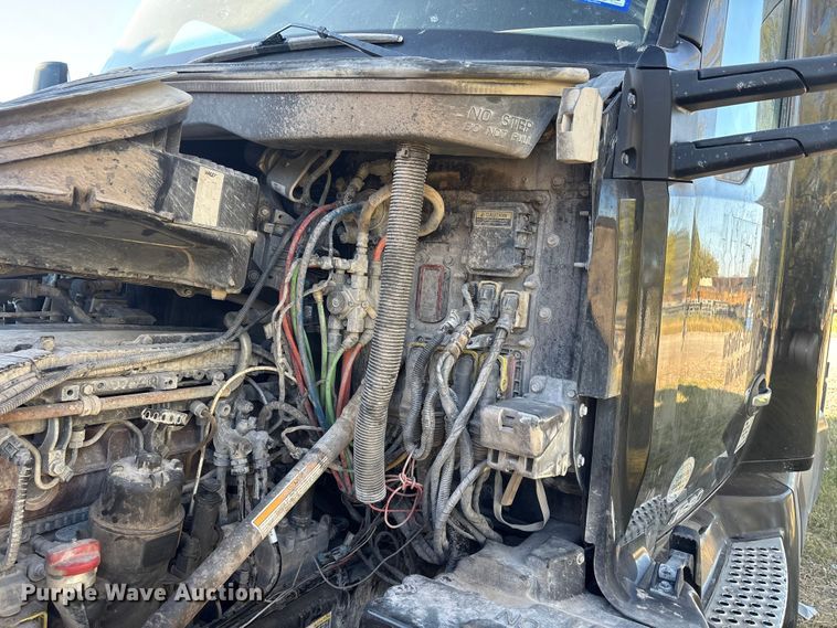 image for item EF6163 2018 Kenworth T680 semi truck