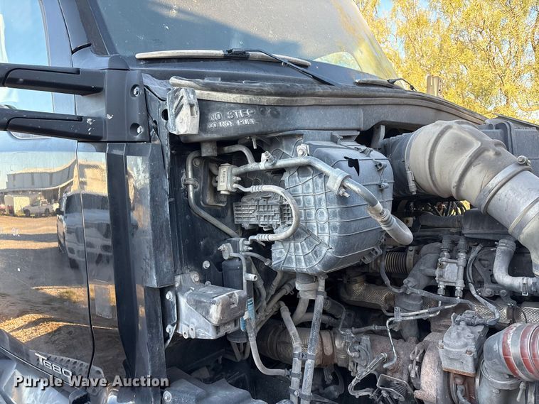 image for item EF6163 2018 Kenworth T680 semi truck