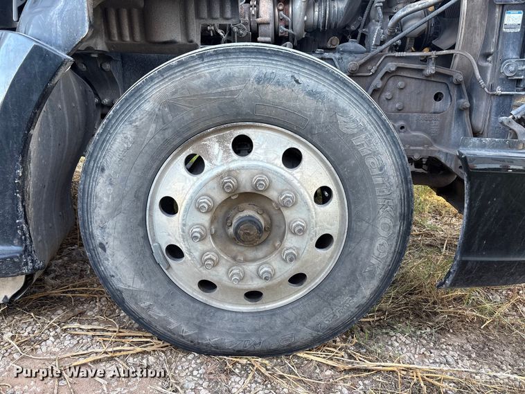 image for item EF6163 2018 Kenworth T680 semi truck