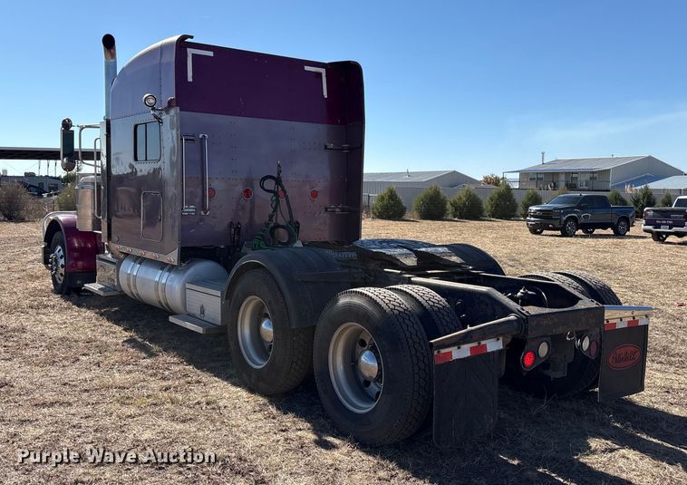image for item EF6180 2007 Peterbilt 379 semi truck