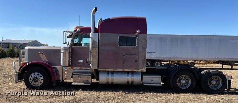 image for item EF6180 2007 Peterbilt 379 semi truck