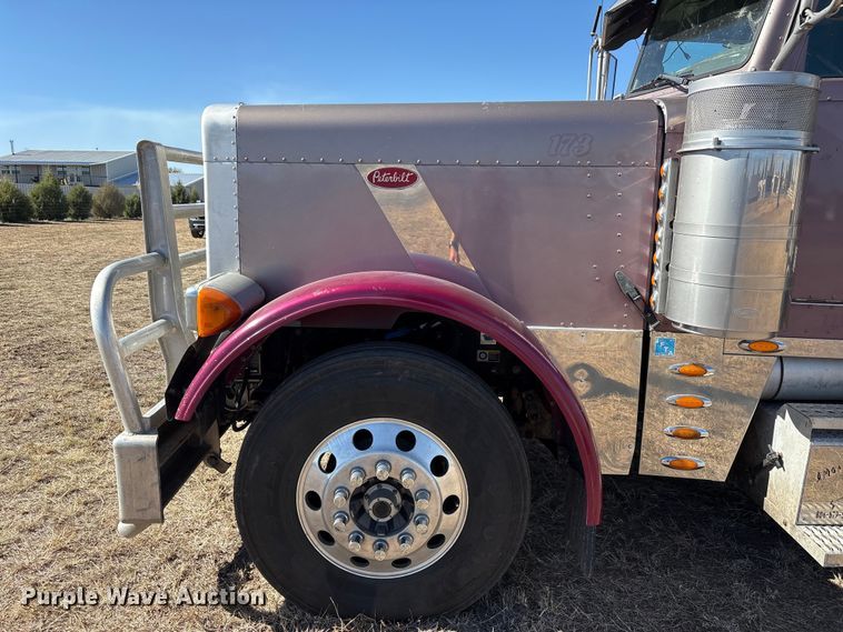 image for item EF6180 2007 Peterbilt 379 semi truck