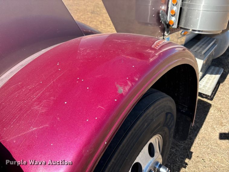 image for item EF6180 2007 Peterbilt 379 semi truck