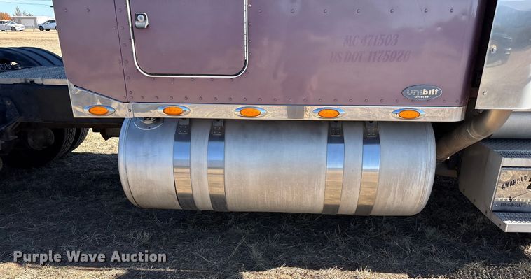 image for item EF6180 2007 Peterbilt 379 semi truck