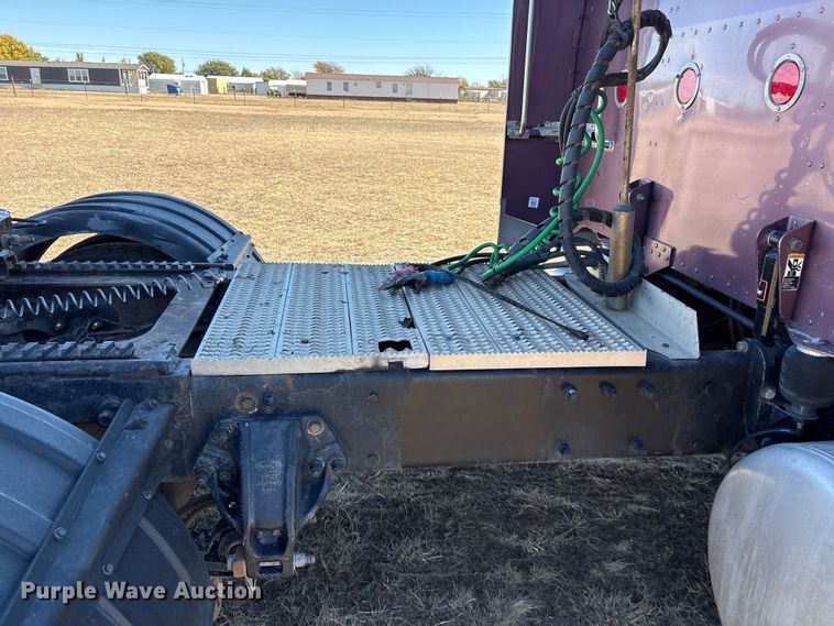 image for item EF6180 2007 Peterbilt 379 semi truck