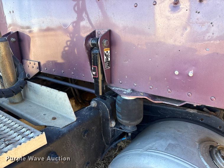 image for item EF6180 2007 Peterbilt 379 semi truck