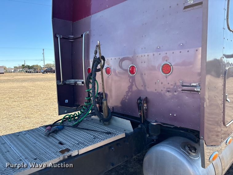 image for item EF6180 2007 Peterbilt 379 semi truck