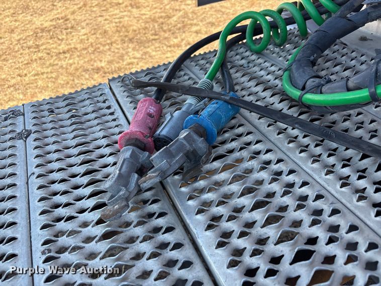 image for item EF6180 2007 Peterbilt 379 semi truck