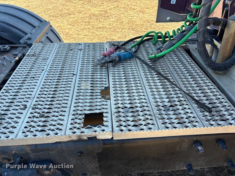 image for item EF6180 2007 Peterbilt 379 semi truck