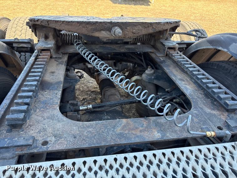 image for item EF6180 2007 Peterbilt 379 semi truck