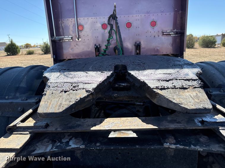 image for item EF6180 2007 Peterbilt 379 semi truck