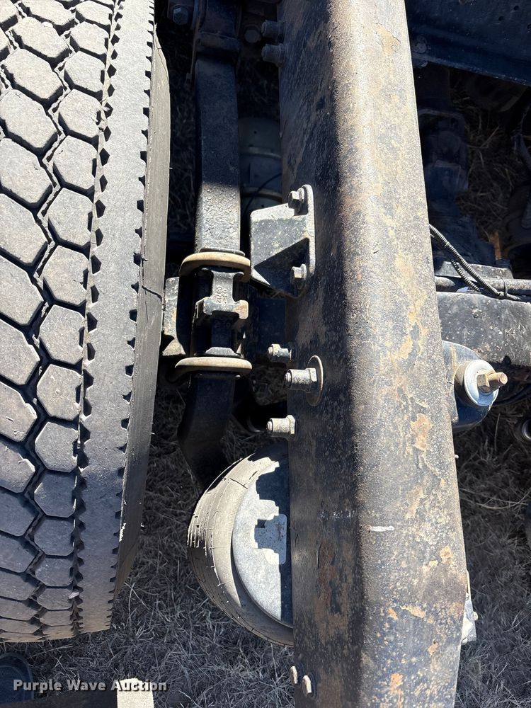 image for item EF6180 2007 Peterbilt 379 semi truck