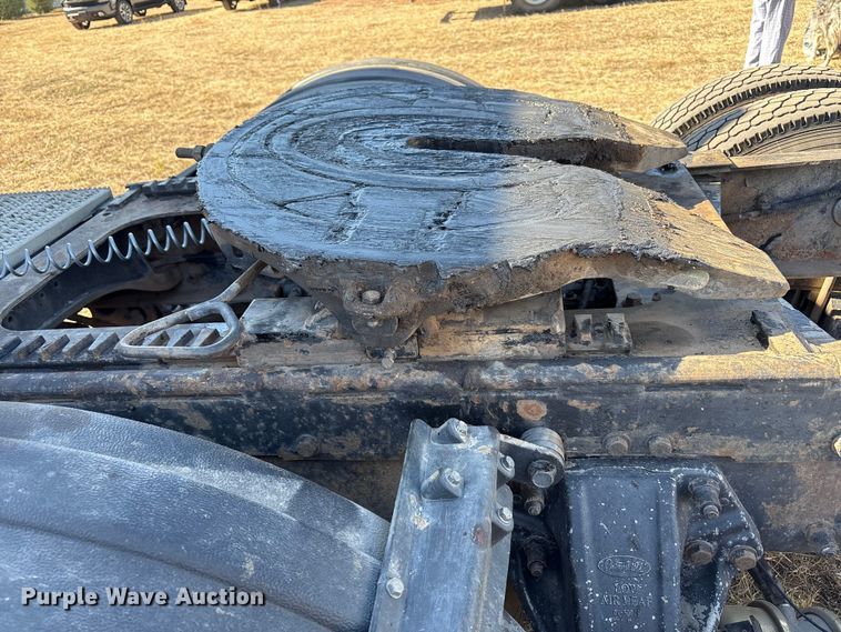 image for item EF6180 2007 Peterbilt 379 semi truck