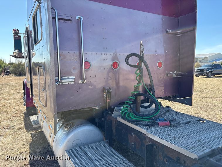 image for item EF6180 2007 Peterbilt 379 semi truck