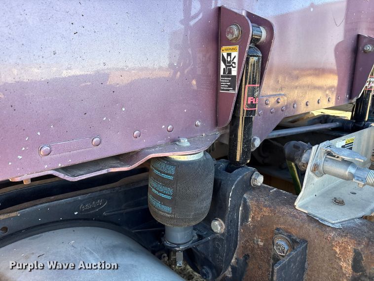 image for item EF6180 2007 Peterbilt 379 semi truck