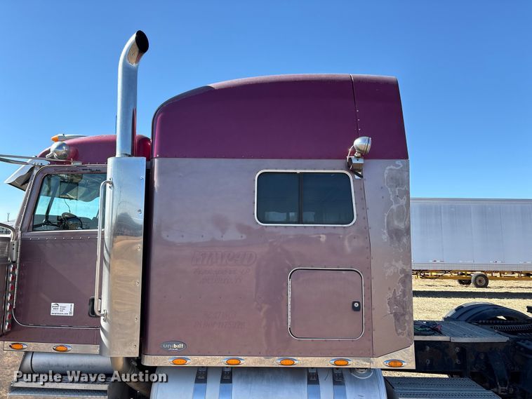image for item EF6180 2007 Peterbilt 379 semi truck