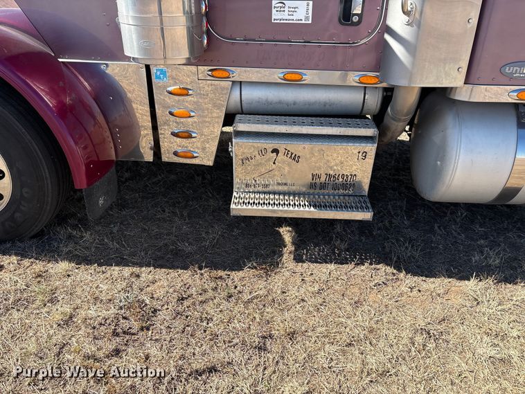 image for item EF6180 2007 Peterbilt 379 semi truck