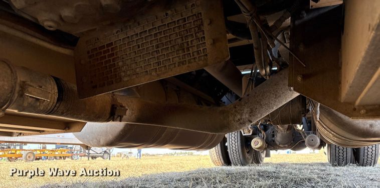 image for item EF6180 2007 Peterbilt 379 semi truck