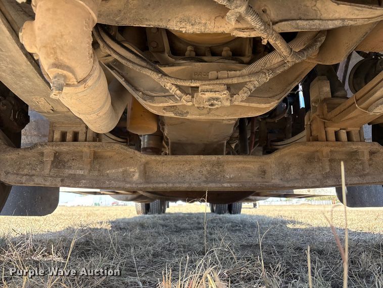 image for item EF6180 2007 Peterbilt 379 semi truck