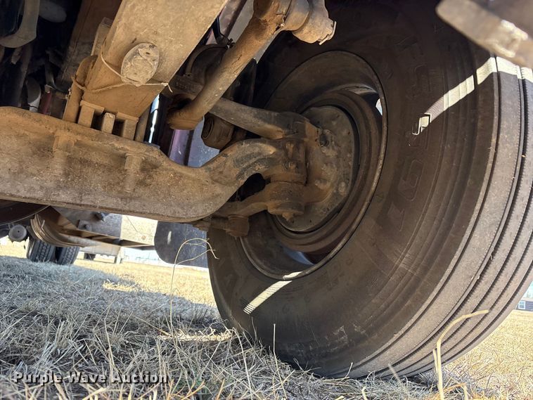 image for item EF6180 2007 Peterbilt 379 semi truck