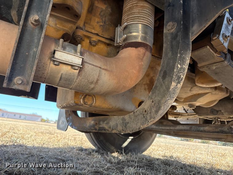 image for item EF6180 2007 Peterbilt 379 semi truck