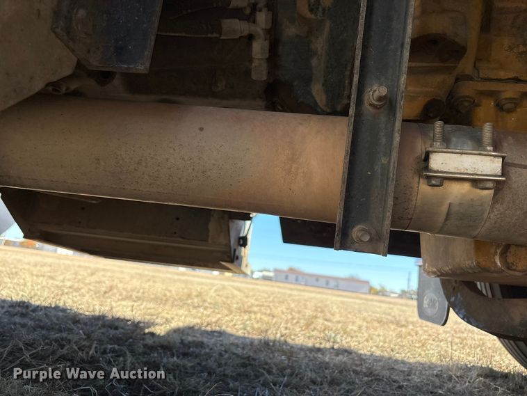 image for item EF6180 2007 Peterbilt 379 semi truck