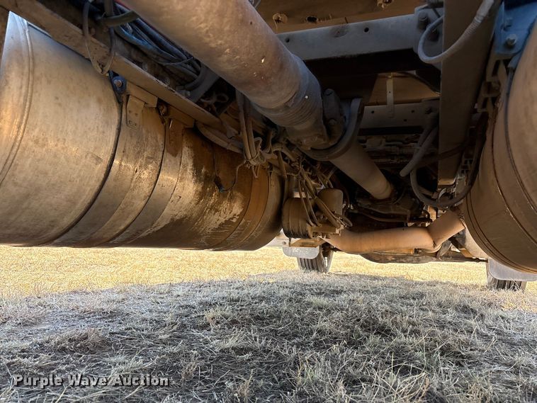 image for item EF6180 2007 Peterbilt 379 semi truck