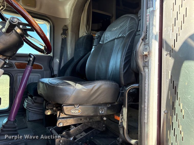image for item EF6180 2007 Peterbilt 379 semi truck