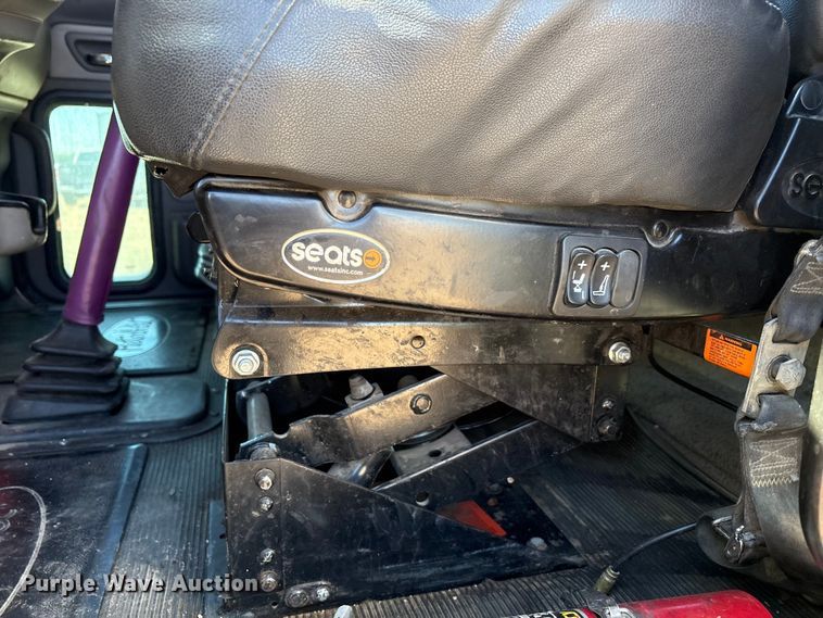 image for item EF6180 2007 Peterbilt 379 semi truck