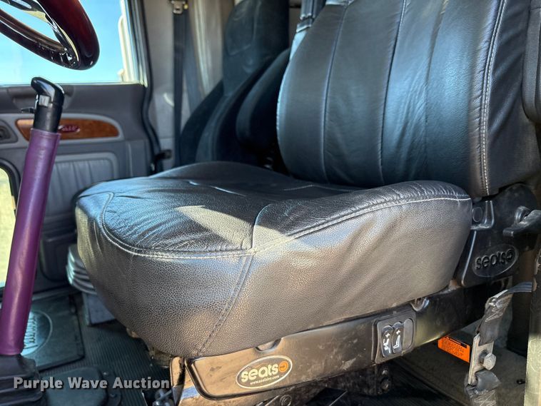 image for item EF6180 2007 Peterbilt 379 semi truck