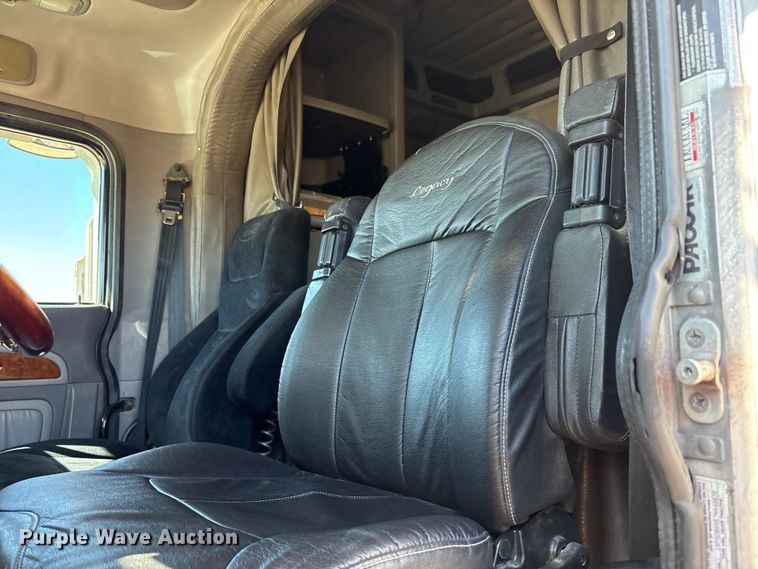 image for item EF6180 2007 Peterbilt 379 semi truck