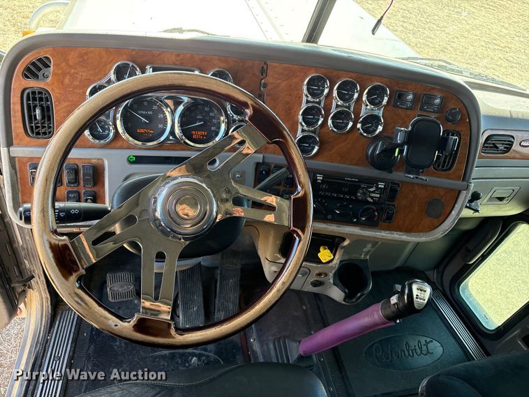 image for item EF6180 2007 Peterbilt 379 semi truck