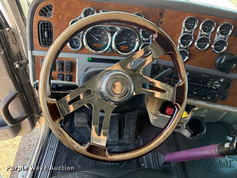 image for item EF6180 2007 Peterbilt 379 semi truck