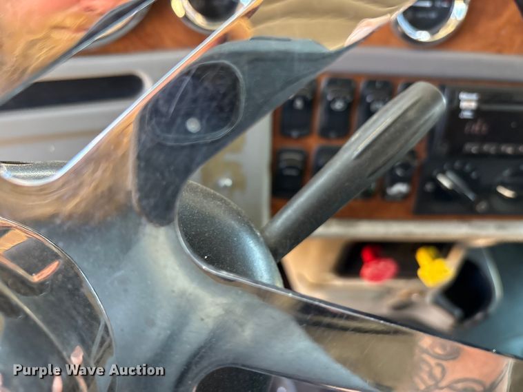 image for item EF6180 2007 Peterbilt 379 semi truck