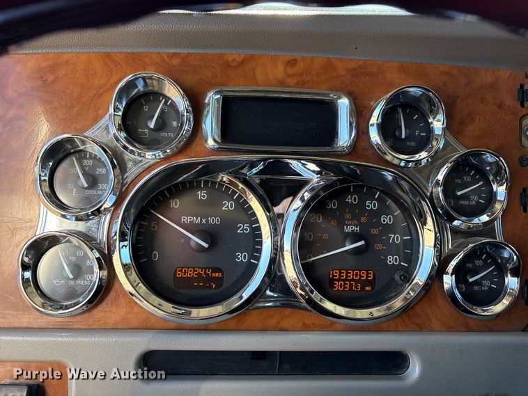 image for item EF6180 2007 Peterbilt 379 semi truck