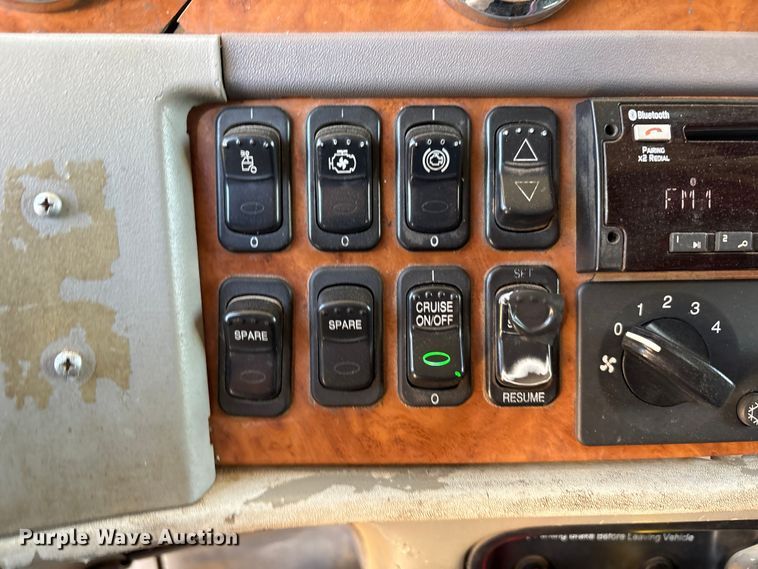 image for item EF6180 2007 Peterbilt 379 semi truck