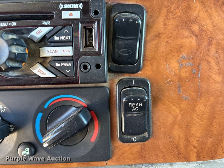 image for item EF6180 2007 Peterbilt 379 semi truck