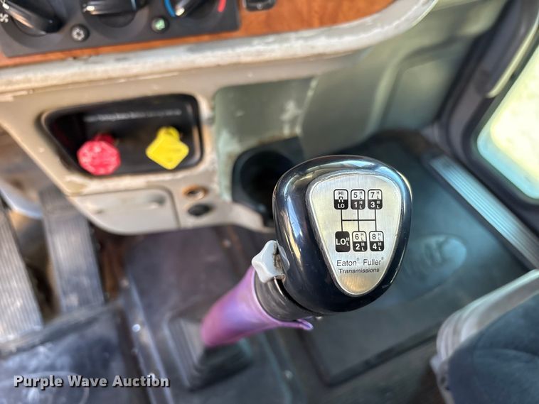 image for item EF6180 2007 Peterbilt 379 semi truck