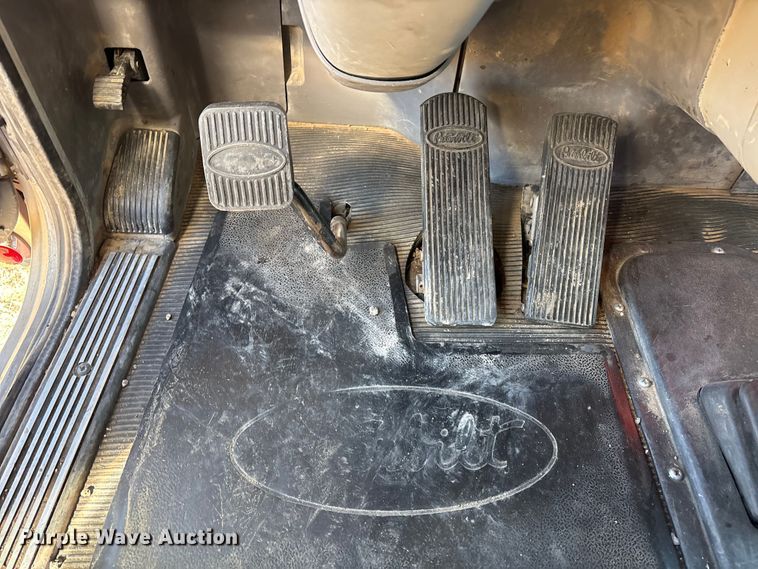 image for item EF6180 2007 Peterbilt 379 semi truck