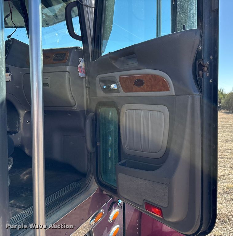 image for item EF6180 2007 Peterbilt 379 semi truck