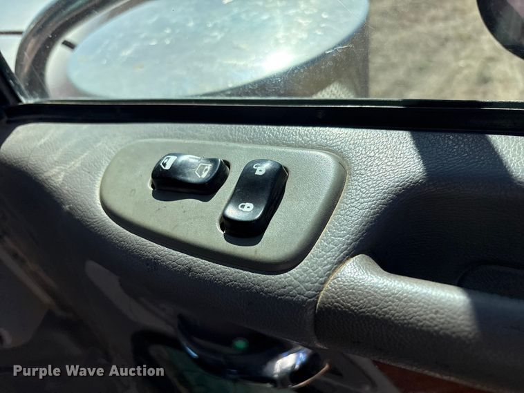 image for item EF6180 2007 Peterbilt 379 semi truck