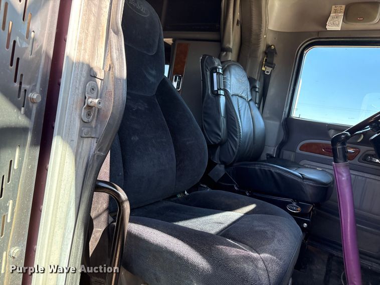 image for item EF6180 2007 Peterbilt 379 semi truck