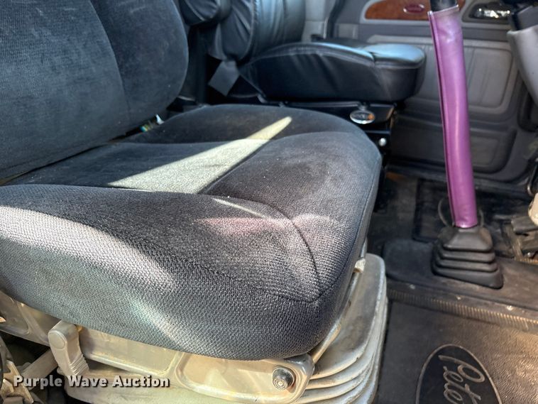 image for item EF6180 2007 Peterbilt 379 semi truck