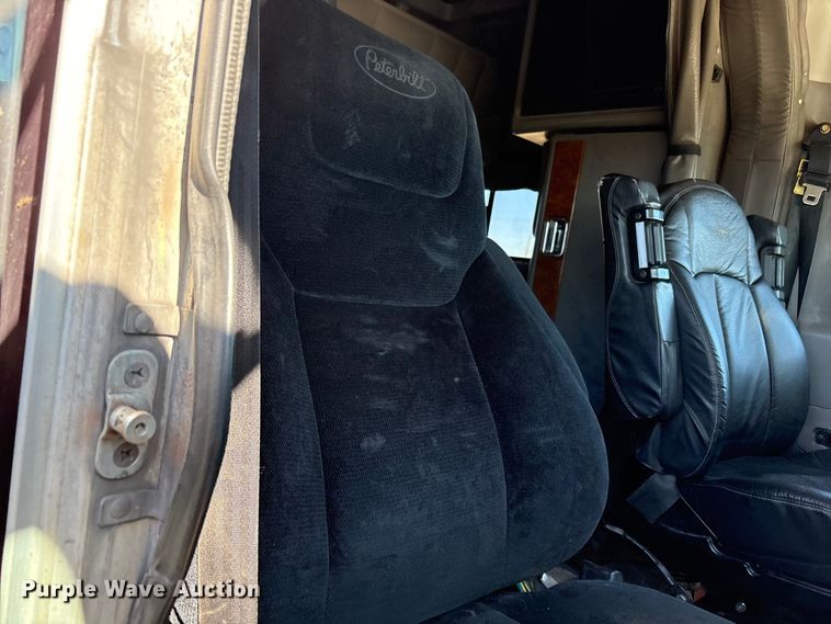 image for item EF6180 2007 Peterbilt 379 semi truck