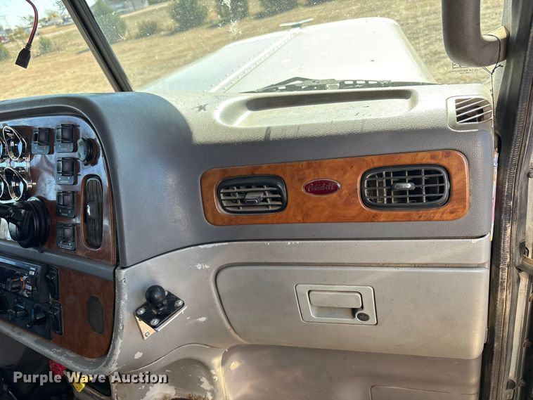 image for item EF6180 2007 Peterbilt 379 semi truck