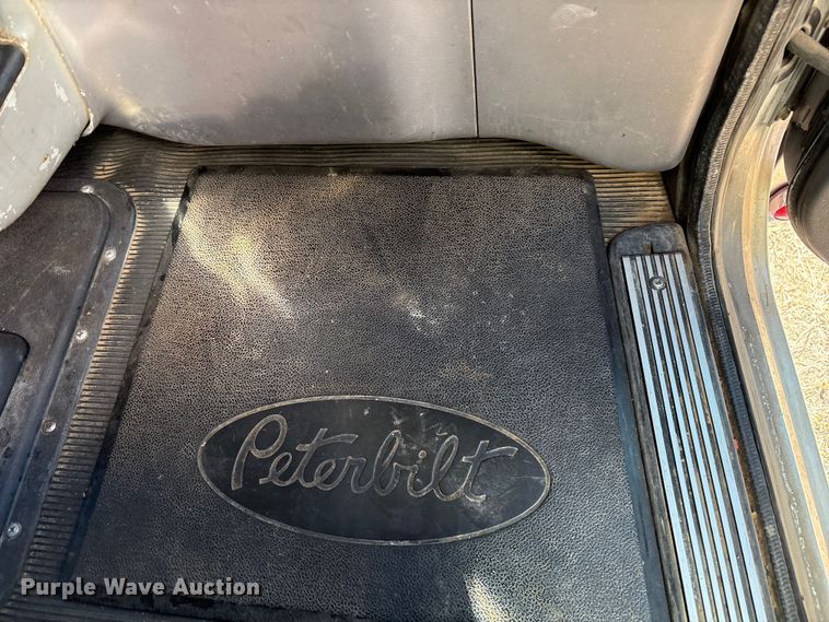 image for item EF6180 2007 Peterbilt 379 semi truck