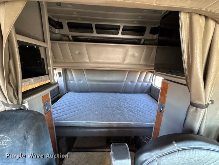 image for item EF6180 2007 Peterbilt 379 semi truck