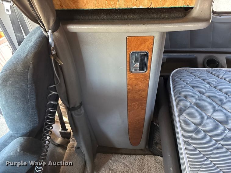 image for item EF6180 2007 Peterbilt 379 semi truck