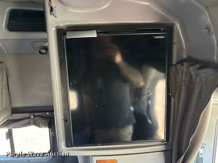 image for item EF6180 2007 Peterbilt 379 semi truck