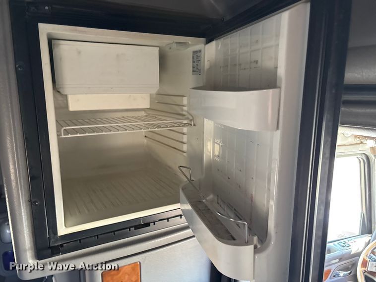 image for item EF6180 2007 Peterbilt 379 semi truck